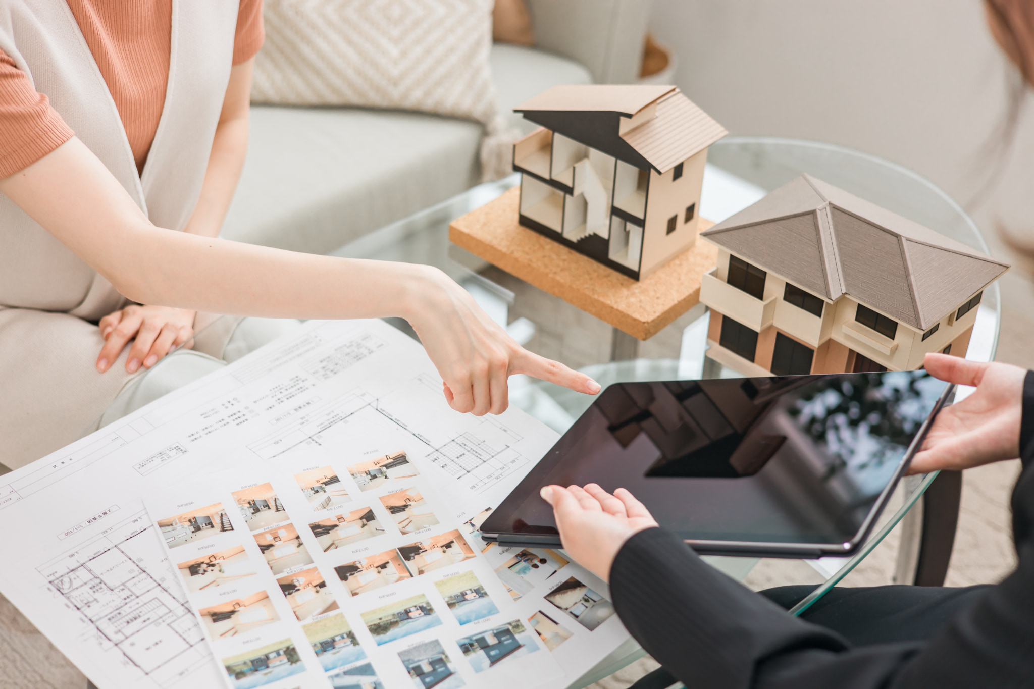 住み替えの相談を行う打ち合わせの様子